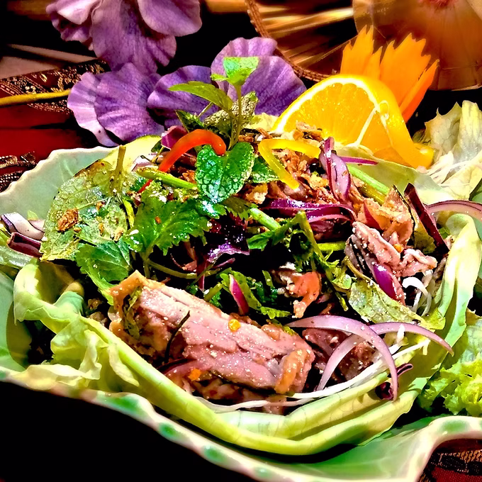 Gebratener Entensalat (Ped Narm Tok)